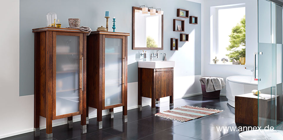 massivholz_teewood_bad_vitrinen_waschtisch_hocker