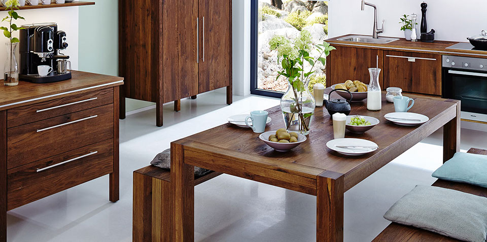 natuerlich_mass_ess_tisch_bank_cube_massiv_holz