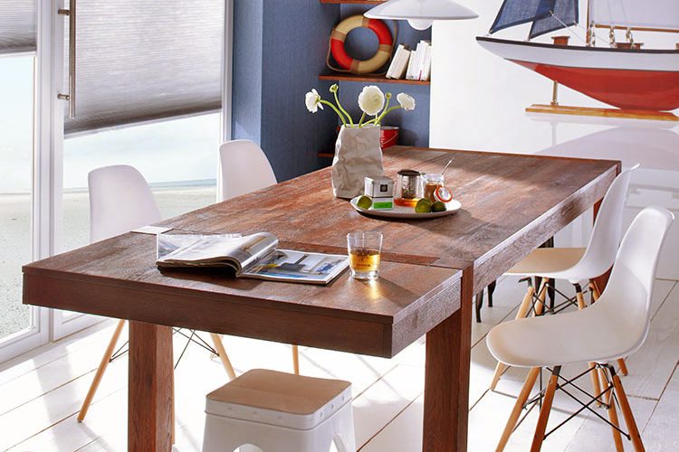 2_maritimes_wohnen_ess_tisch_bank_theke_massiv_holz