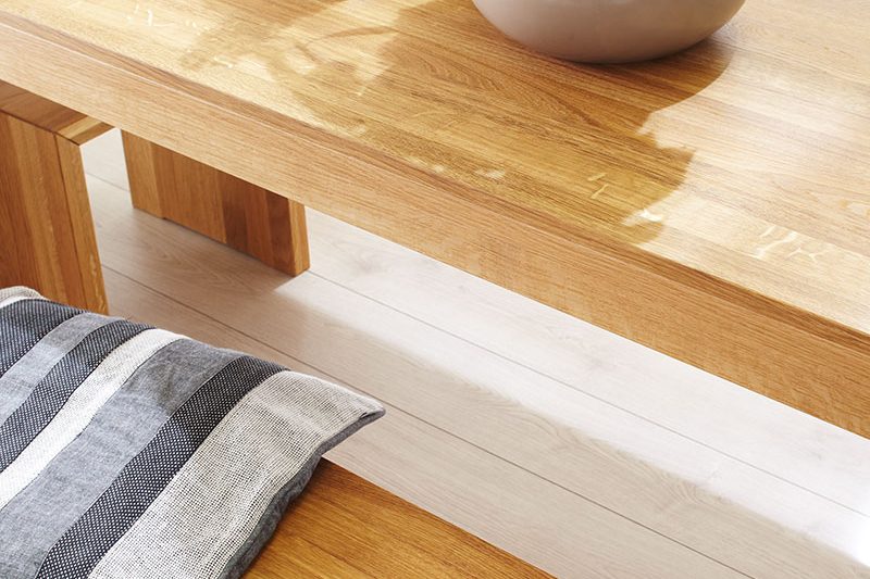 3_landhaus_ess_tisch_bank_theke_massiv_holz