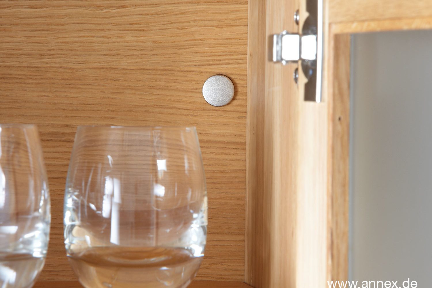 annex-robuste-haengeschrank-befestigung