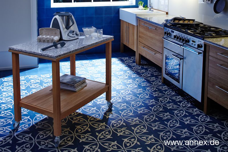 kuechenrollwagen-massiv